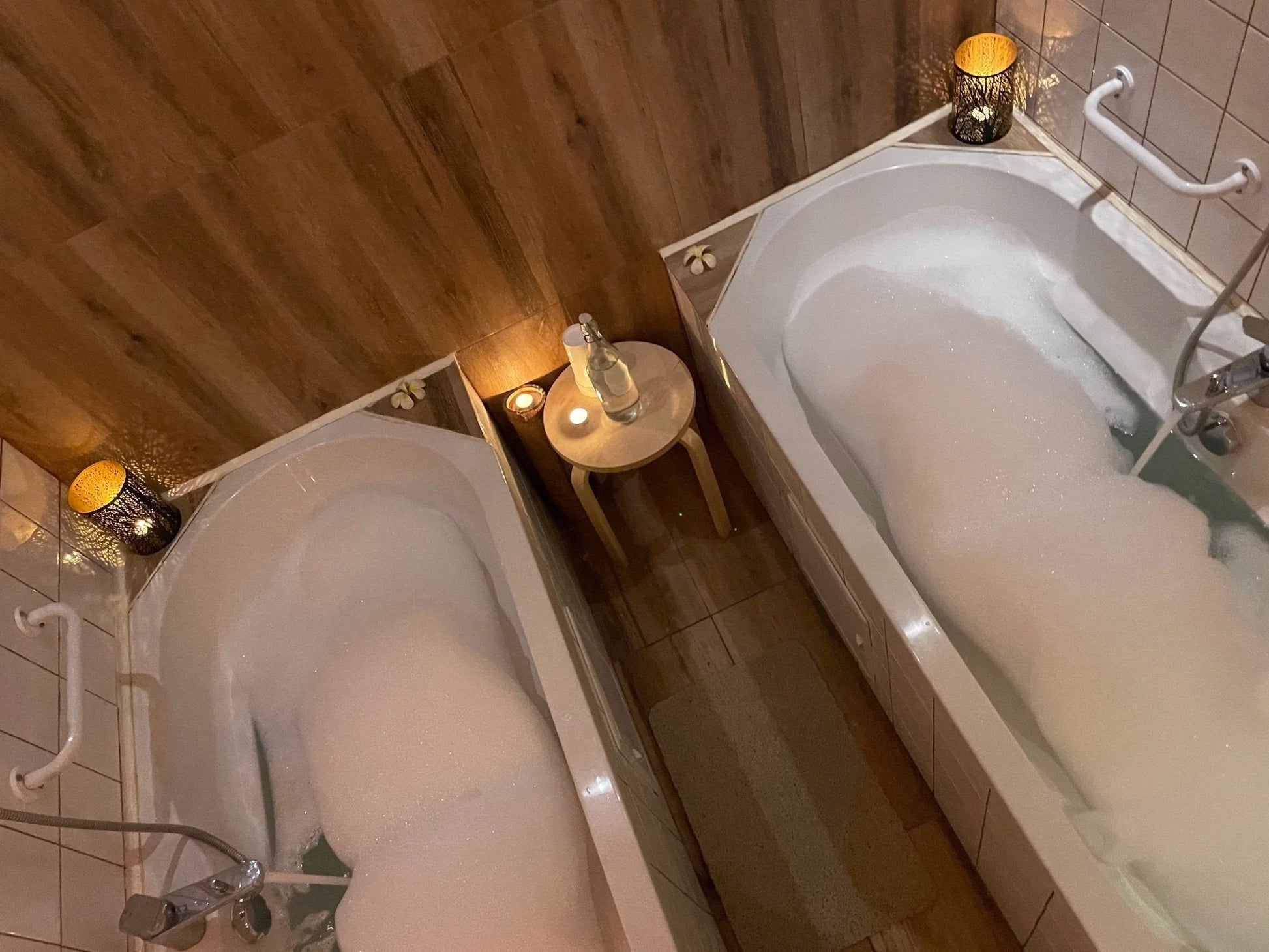 РОМАНТИЧНА АРОМА ВАНА НА СВЕЩИ - THAI SPA