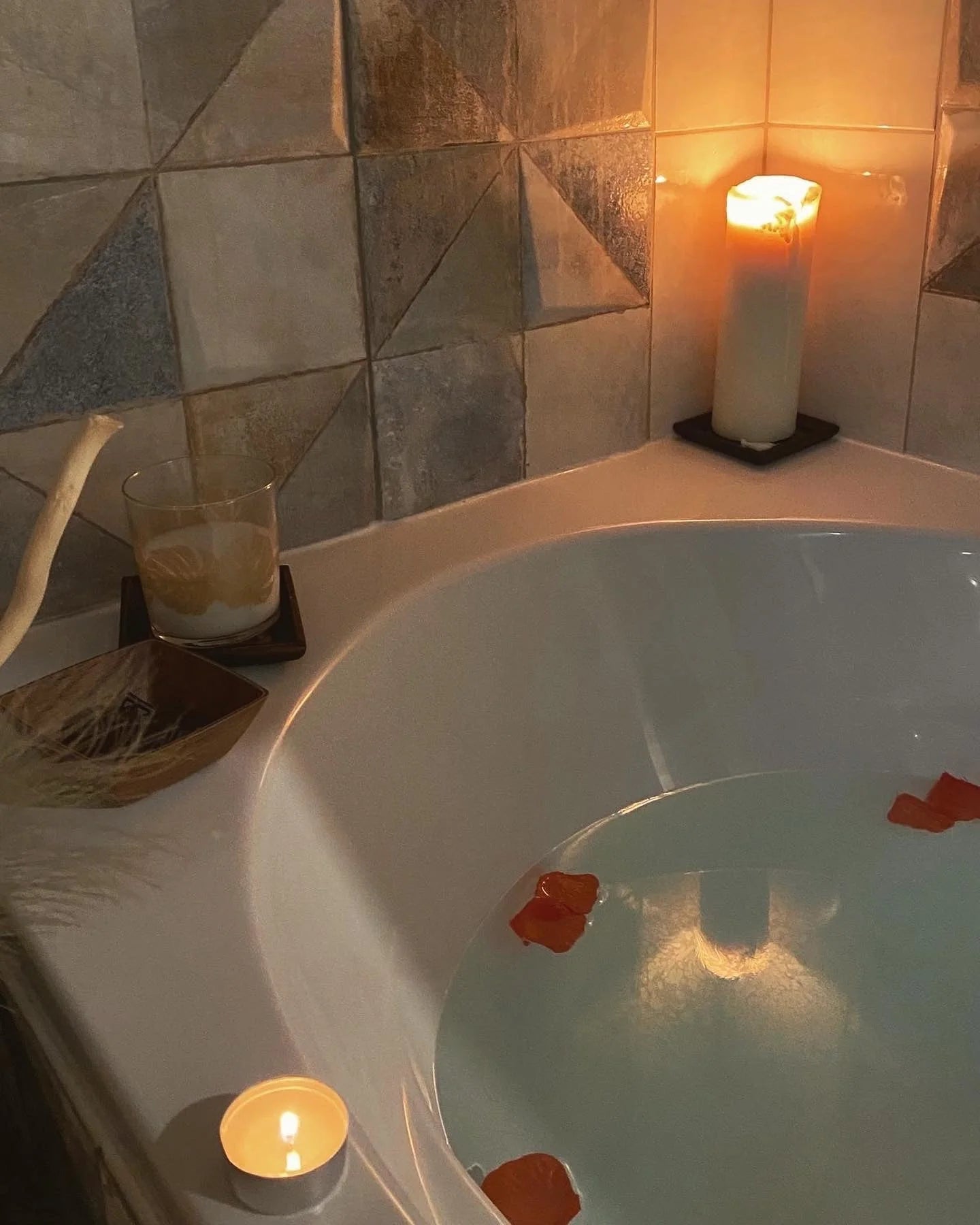 РОМАНТИЧНА АРОМА ВАНА НА СВЕЩИ - THAI SPA